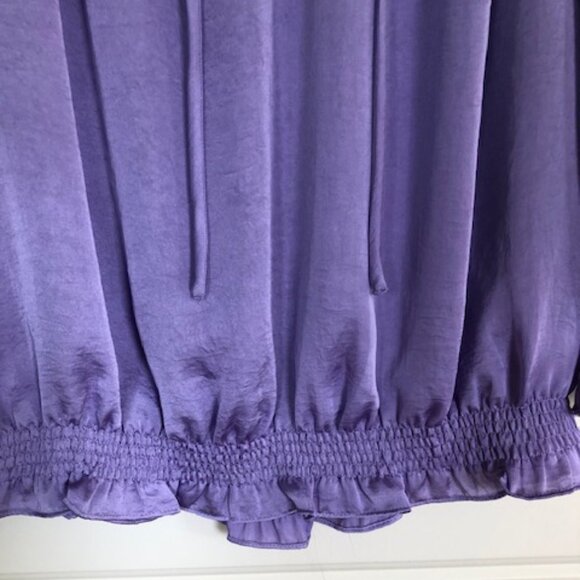 Beautiful Lavender Blouse - size Medium - Picture 4 of 8